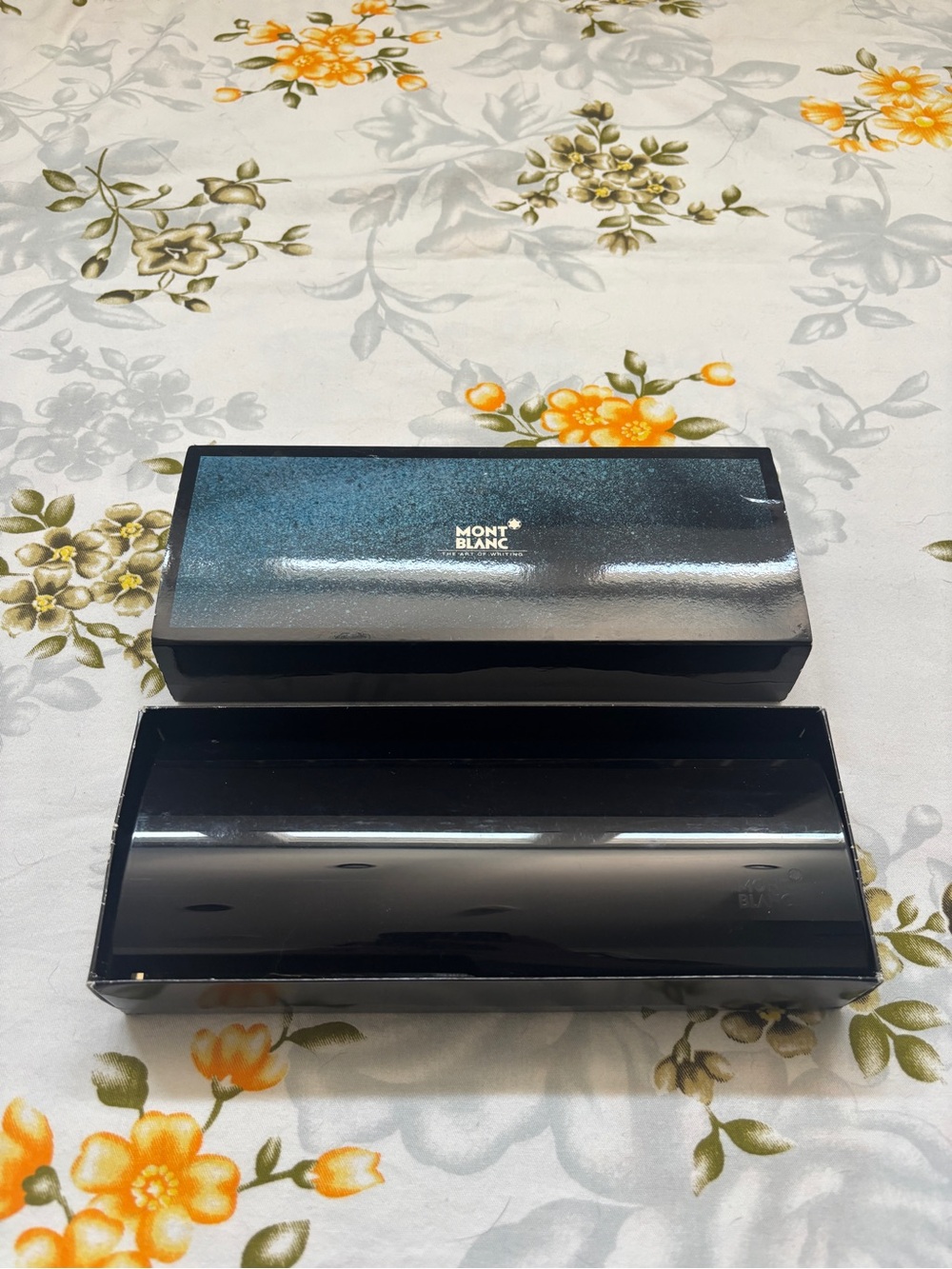 Montblanc Meisterstück Collection Ballpoint Pen with 3 refills - Picture 7 of 15